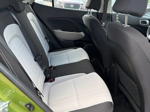 Used 2023 Hyundai Venue SEL FWD image 17