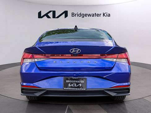 Used 2023 Hyundai Elantra SEL w/ Convenience Package FWD image 5