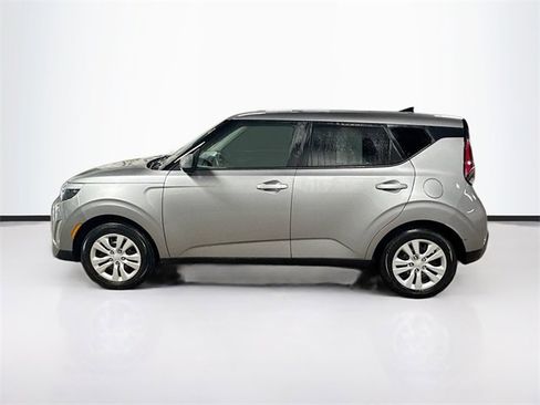 Used 2023 Kia Soul LX image 4