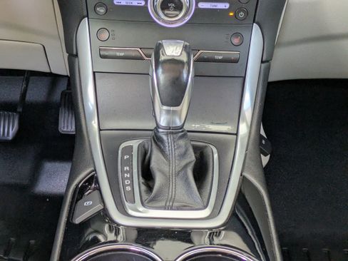 Used 2018 Ford Edge Titanium w/ Technology Package AWD/4WD image 19
