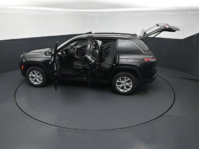 Used 2023 Jeep Grand Cherokee Limited w/ Luxury Tech Group II AWD/4WD image 27