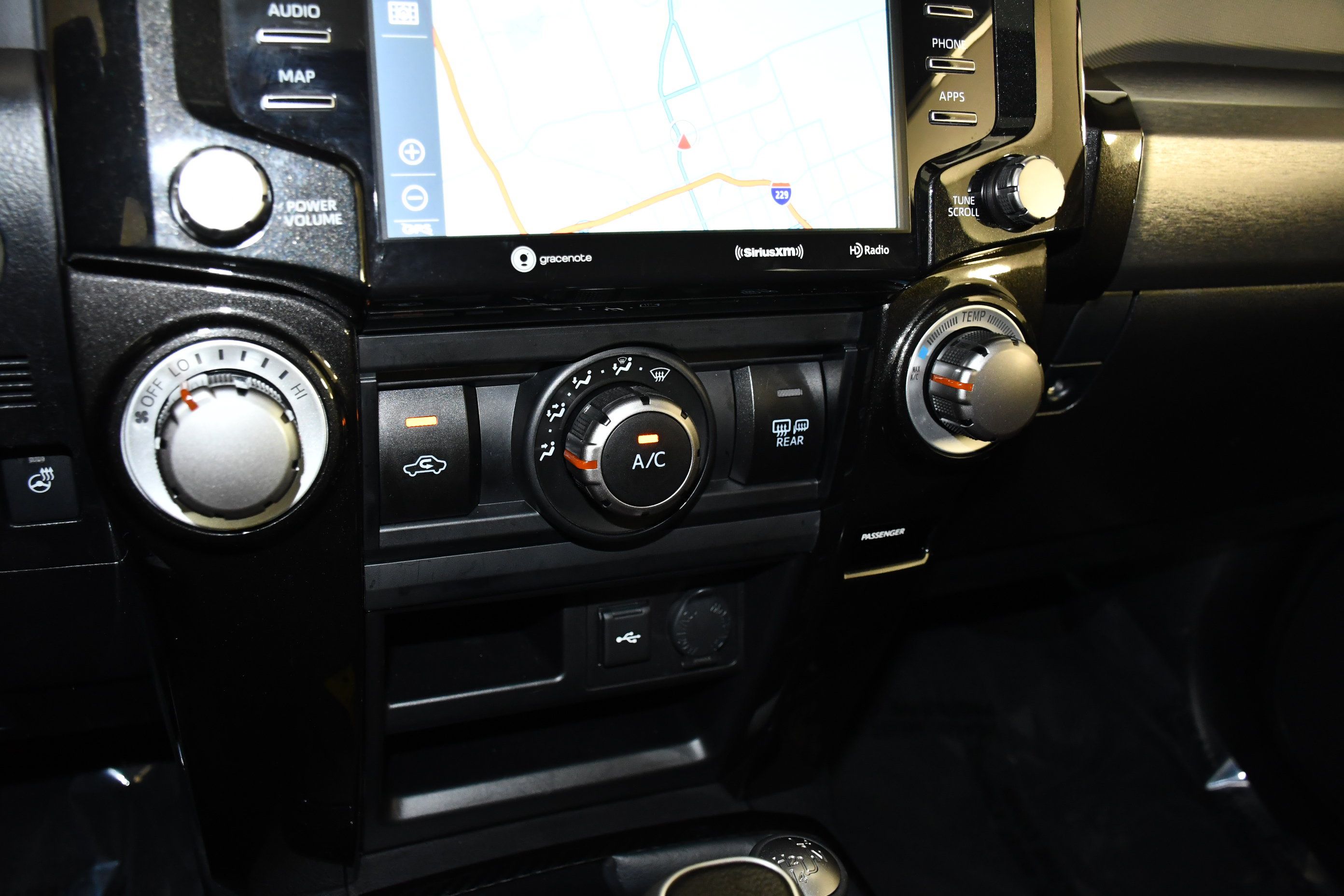 Used 2024 Toyota 4Runner TRD Off-Road Premium w/ Off Road Premium Plus Package AWD/4WD image 31