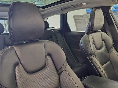 Certified 2022 Volvo XC60 B6 Inscription w/ Climate Package image 14