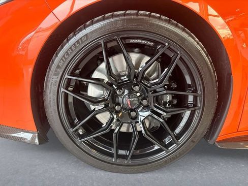 Used 2025 Chevrolet Corvette Z06 RWD image 11