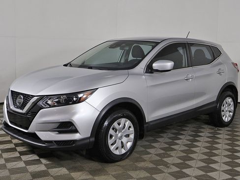 Used 2020 Nissan Rogue Sport S image 5