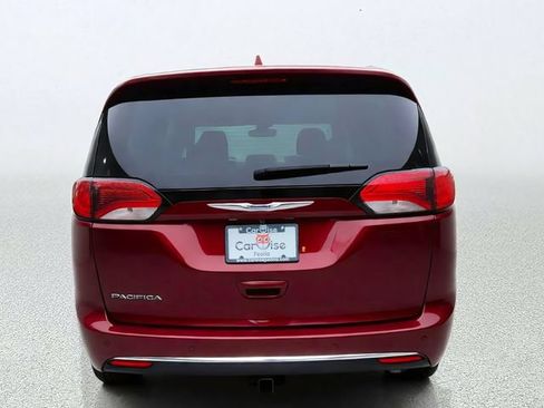 Used 2018 Chrysler Pacifica Touring-L Plus FWD image 4
