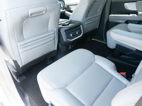 Used 2025 Ford Expedition Active image 30