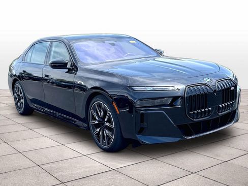 Used 2024 BMW i7 M70 AWD/4WD image 3