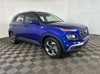 Used 2023 Hyundai Venue SEL video 2