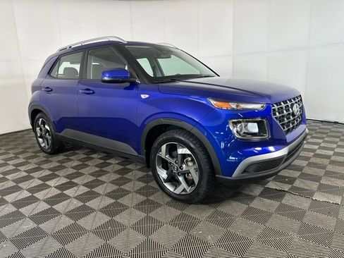 Used 2023 Hyundai Venue SEL image 2