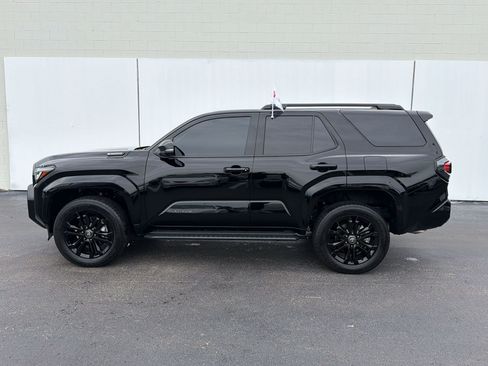Used 2025 Toyota 4Runner Platinum AWD/4WD image 2