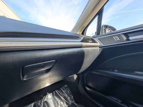 Used 2019 Ford Fusion SE image 28