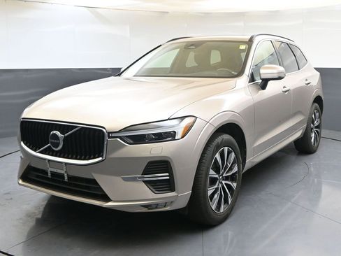 Certified 2023 Volvo XC60 B5 Core image 1
