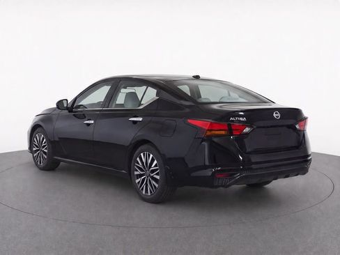 Used 2025 Nissan Altima 2.5 SV FWD image 4