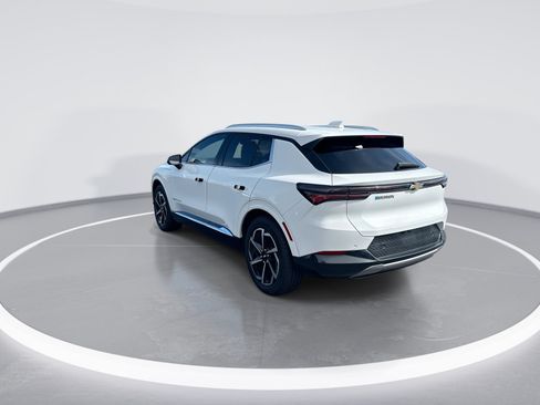 Used 2024 Chevrolet Equinox EV LT FWD image 7