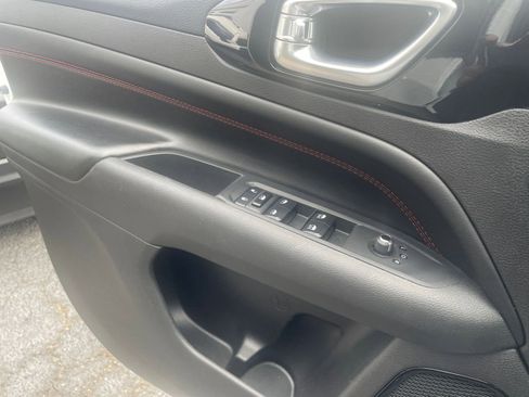 Used 2025 Jeep Compass Trailhawk image 20