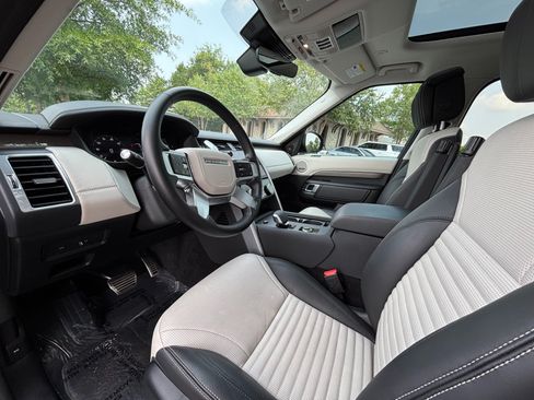 Used 2025 Land Rover Discovery Metropolitan Edition AWD/4WD image 9