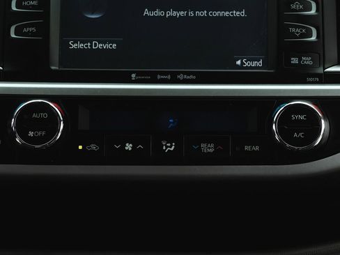 Used 2017 Toyota Highlander XLE image 30