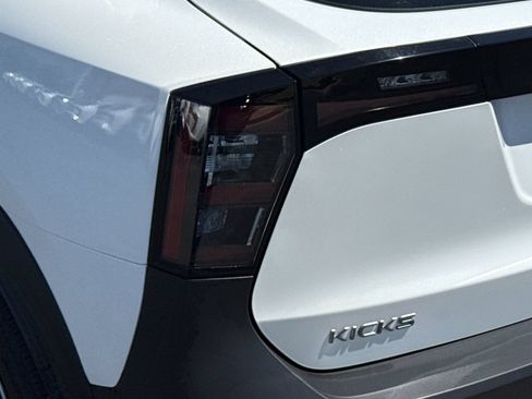 Used 2025 Nissan Kicks SV FWD image 25