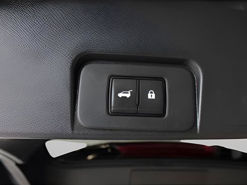 Used 2023 Nissan Rogue SL w/ SL Premium Package image 9