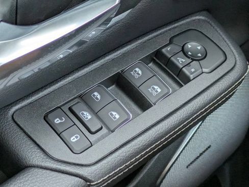 New 2026 RAM 1500 Laramie AWD/4WD image 24