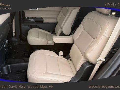 Used 2020 Ford Explorer XLT w/ Equipment Group 202A AWD/4WD image 29