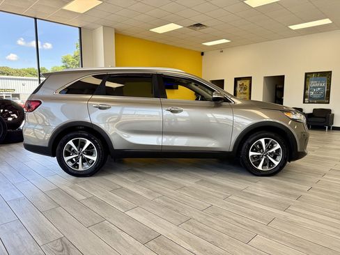 Used 2019 Kia Sorento EX FWD image 5