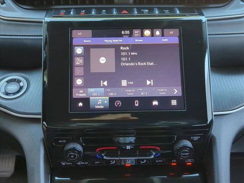 Used 2023 Jeep Grand Cherokee Laredo RWD image 14