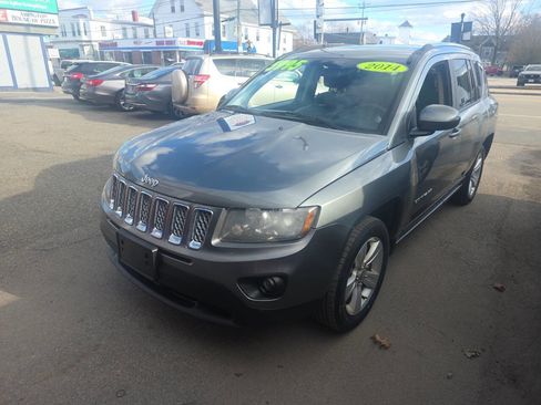 Used 2014 Jeep Compass Latitude image 4