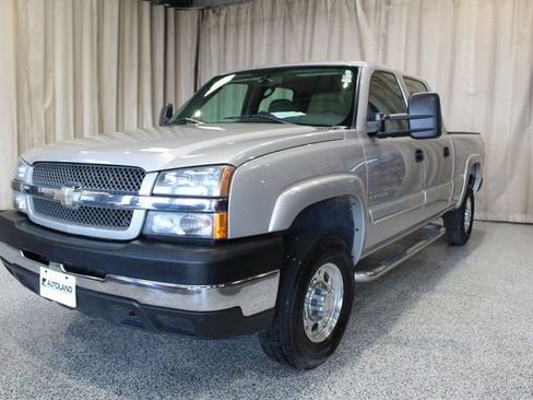 Used 2004 Chevrolet Silverado 2500 LS w/ Heavy-Duty Power Package image 4