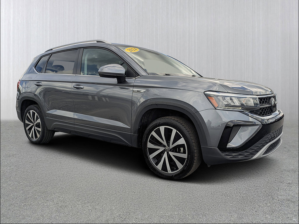 Used 2024 Volkswagen Taos SE FWD image 1
