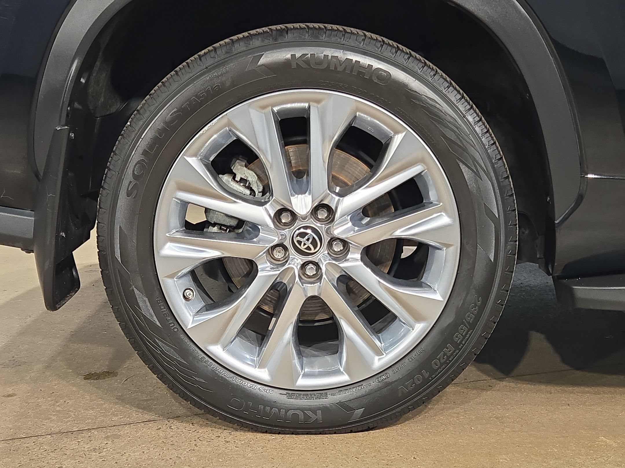 Used 2022 Toyota Highlander Limited FWD image 17