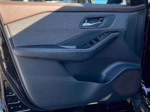 Certified 2023 Nissan Rogue SV image 9