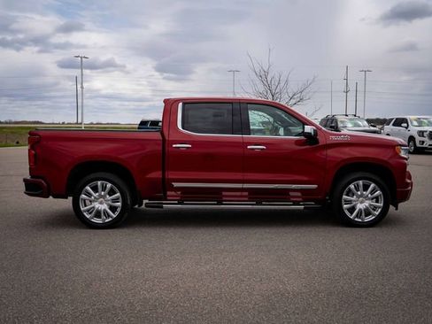 Used 2025 Chevrolet Silverado 1500 High Country w/ High Country Premium Package AWD/4WD image 5