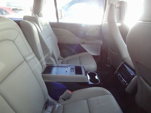 Used 2021 Lincoln Aviator Reserve w/ Equipment Group 202A image 8