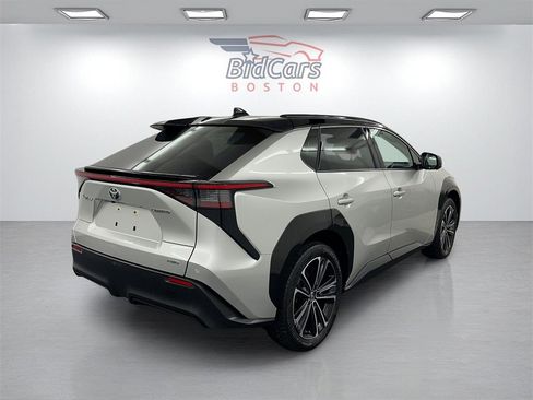 Used 2023 Toyota bZ4X Limited image 4