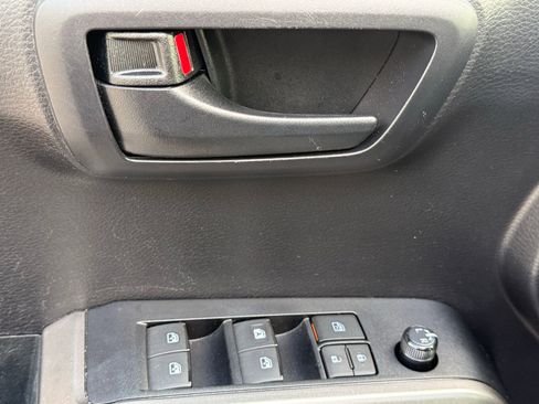 Used 2020 Toyota Tacoma SR5 image 29