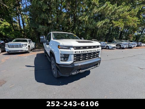 Used 2023 Chevrolet Silverado 2500 Custom w/ Custom Convenience Package AWD/4WD image 3