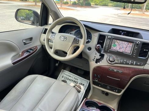 Used 2013 Toyota Sienna XLE w/ Premium Pkg FWD image 29