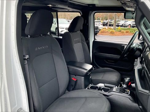 Used 2018 Jeep Wrangler Unlimited Sahara w/ Cold Weather Group image 9