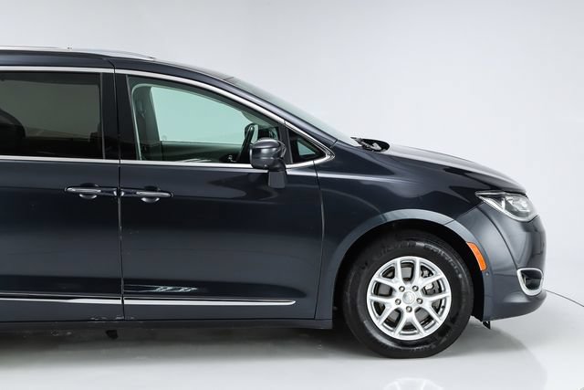 Used 2020 Chrysler Pacifica Touring-L w/ Advanced Safetytec Group FWD image 15
