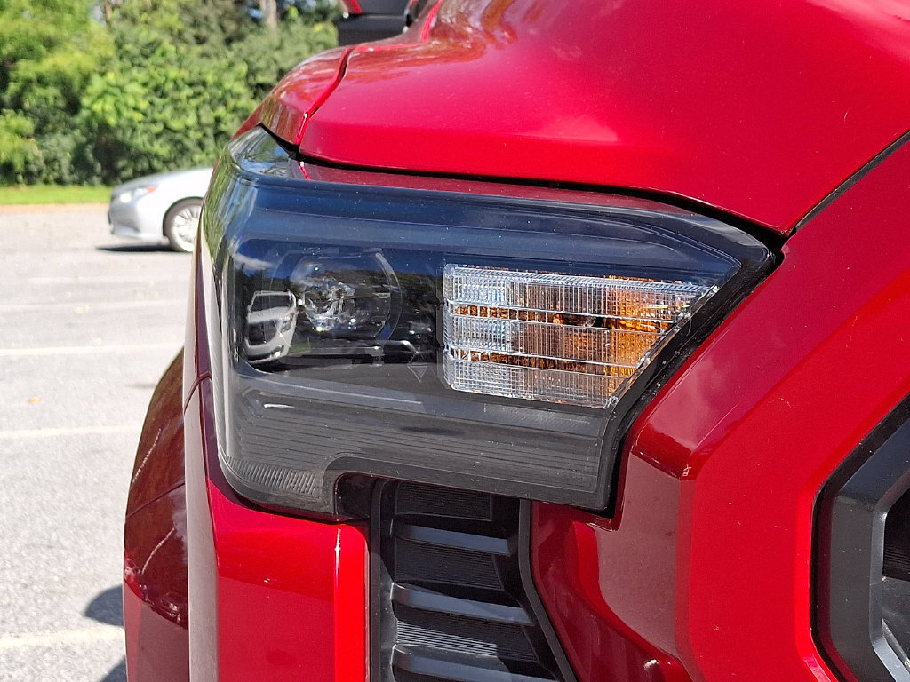 Certified 2025 Toyota Tacoma SR5 AWD/4WD image 9