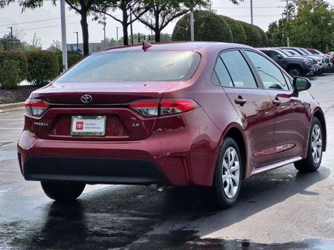 Used 2025 Toyota Corolla LE FWD image 5