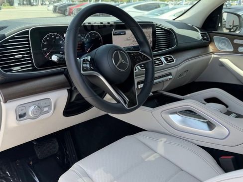 Used 2025 Mercedes-Benz GLS 450 4MATIC image 32