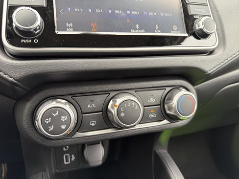 Used 2025 Nissan Versa S w/ Trunk Package image 20