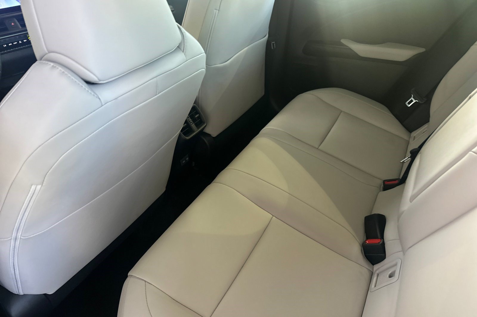 Certified 2025 Lexus UX 300h FWD w/ Accessory Package (Z2) image 15