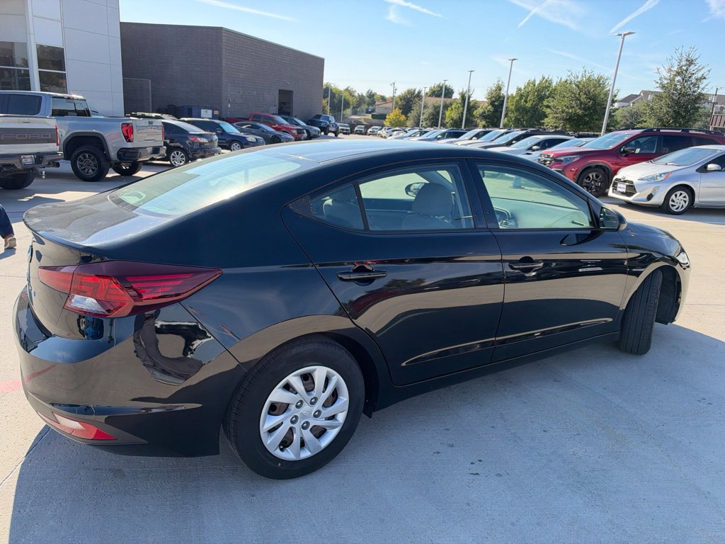 Used 2020 Hyundai Elantra SE FWD image 3