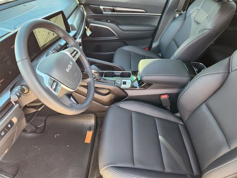 New 2025 Kia Telluride S image 9
