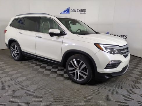 Used 2017 Honda Pilot Touring image 7