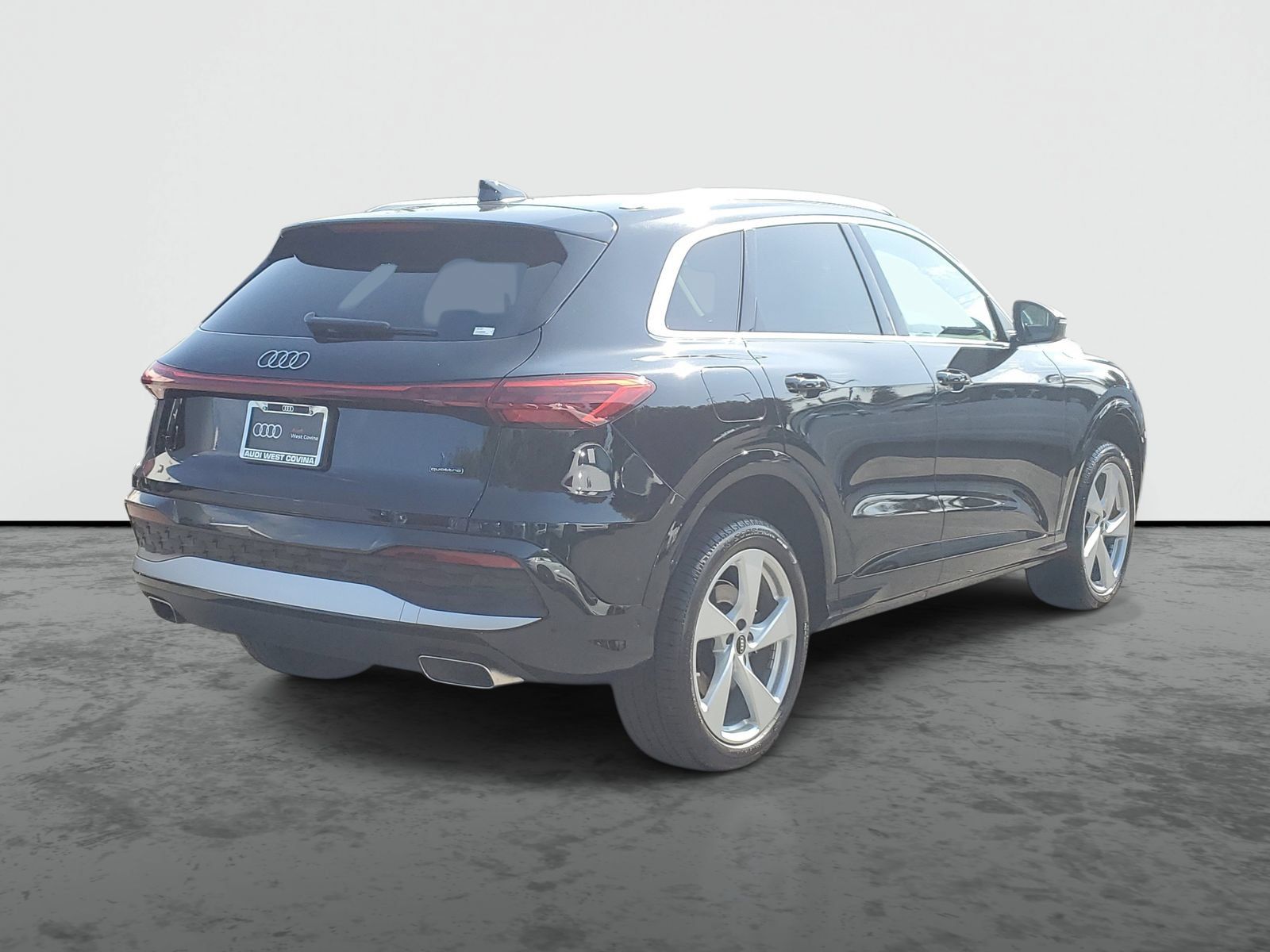 Used 2025 Audi Q5 Premium w/ Premium Plus AWD/4WD image 4